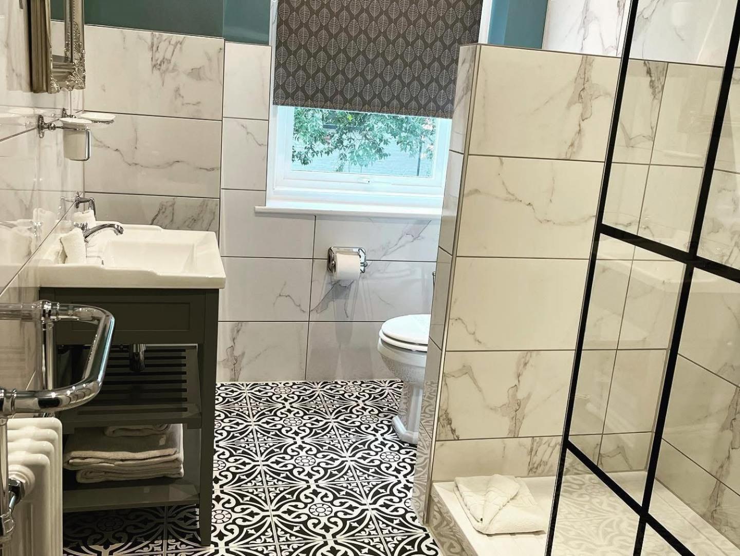 Hotel Balincourt Bournemouth Exteriér fotografie Bathroom with shower enclosure