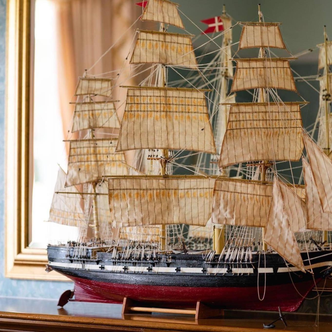 Hotel Balincourt Bournemouth Exteriér fotografie Model of the clipper Flying Cloud