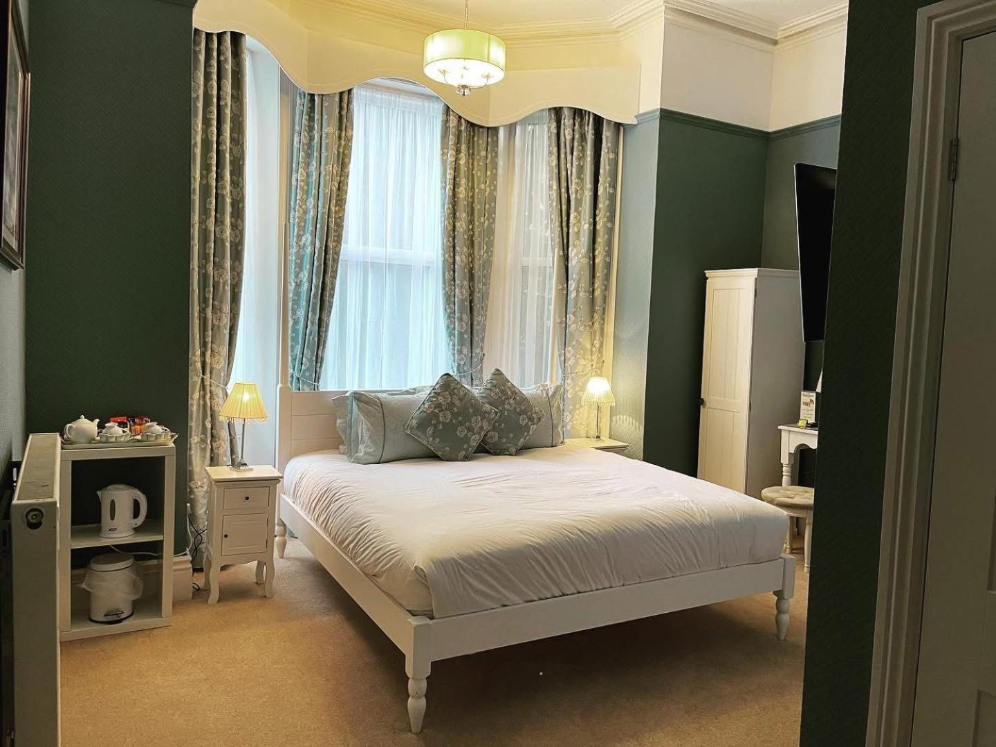 Hotel Balincourt Bournemouth Exteriér fotografie A bedroom at the hotel