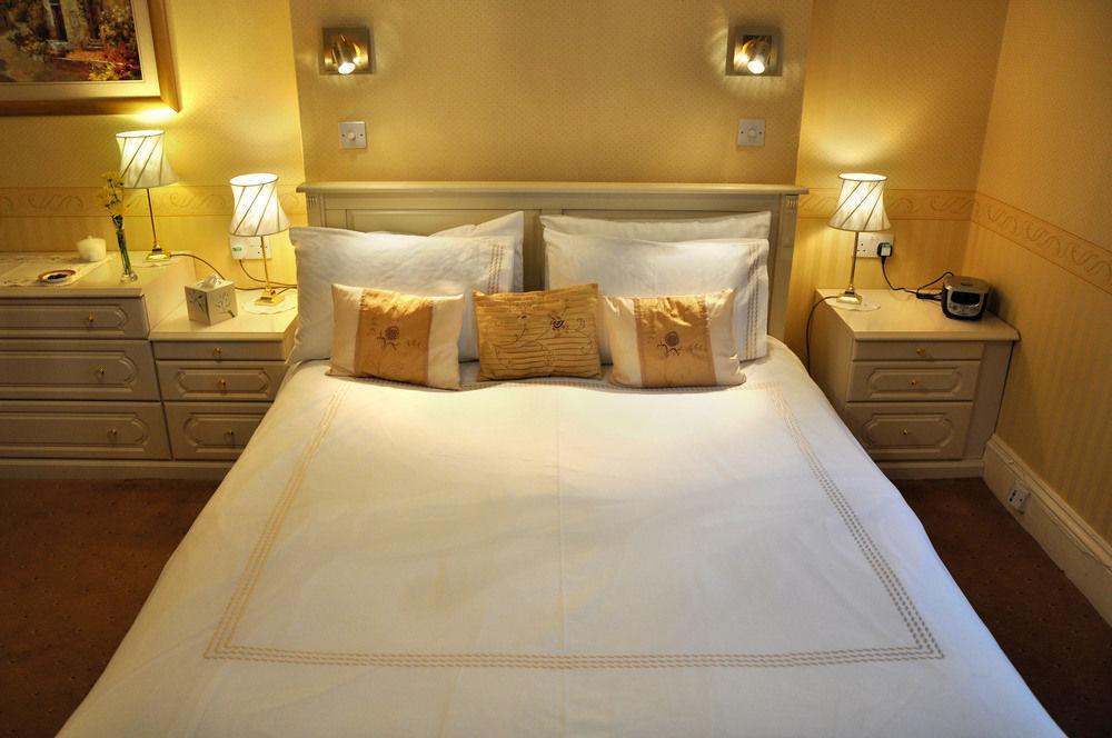 Hotel Balincourt Bournemouth Exteriér fotografie A bed with a duvet
