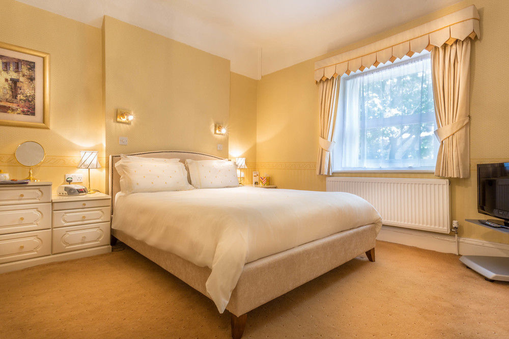 Hotel Balincourt Bournemouth Exteriér fotografie A bedroom at the hotel