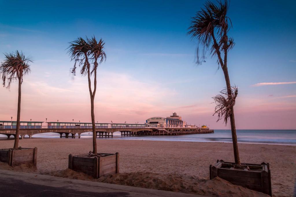 Hotel Balincourt Bournemouth Exteriér fotografie The beach at the end of the boardwalk