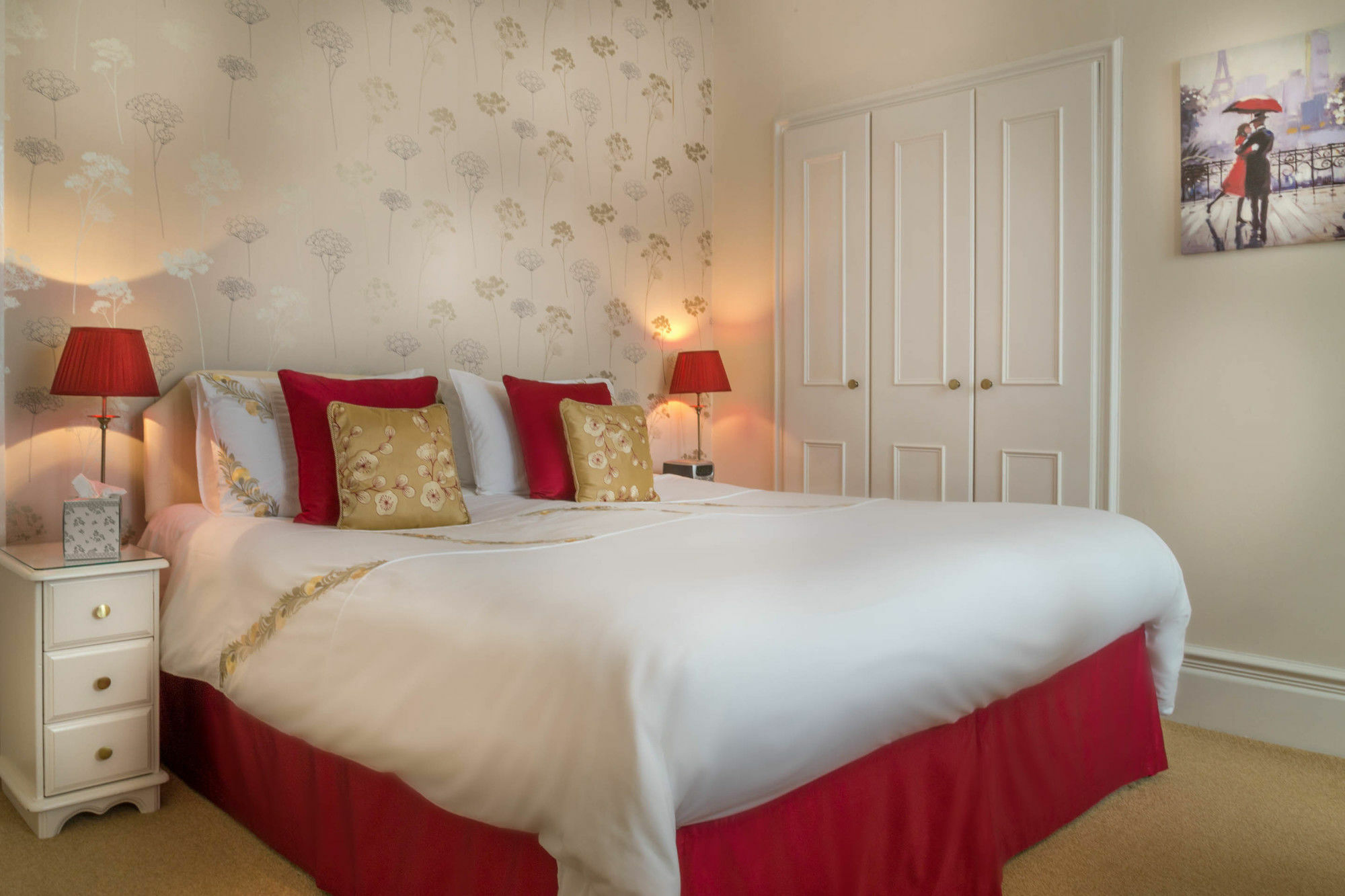 Hotel Balincourt Bournemouth Exteriér fotografie A bed with a bed skirt