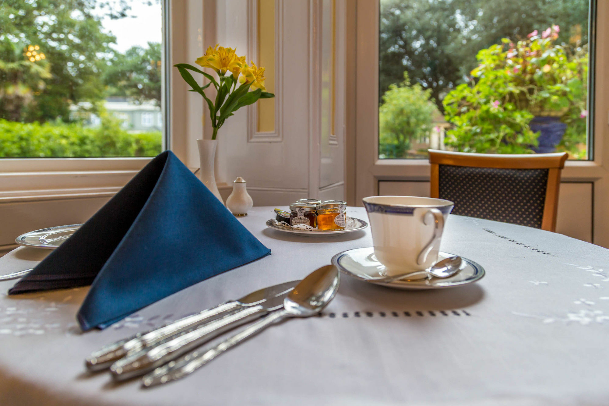 Hotel Balincourt Bournemouth Exteriér fotografie A table set for afternoon tea